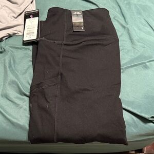 Torrid high-rise Capri workout leggings